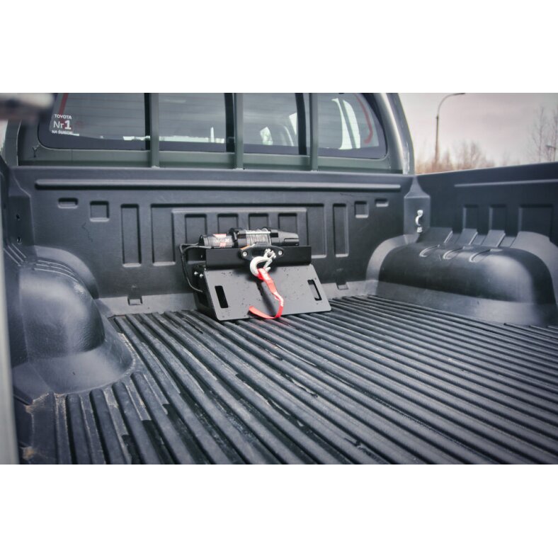 Universal winch attachment kit loading area low