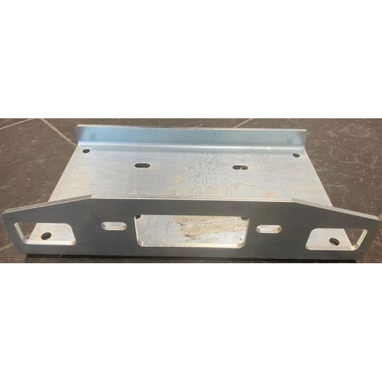 Universal mounting plate mounting plate for narrow winches like Short Drum